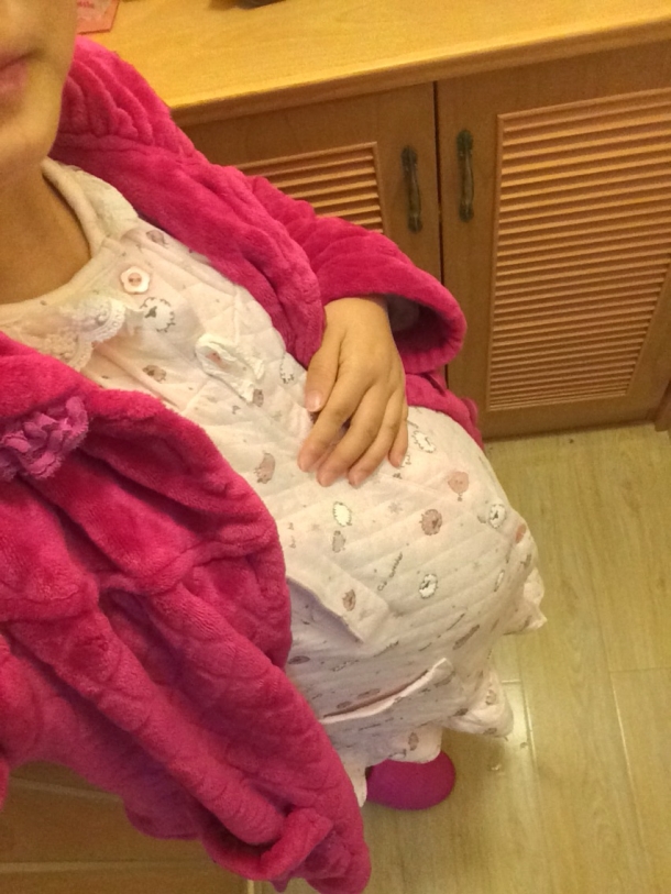 都说我肚子大,宝宝足月再发动,妈妈爱你哦!