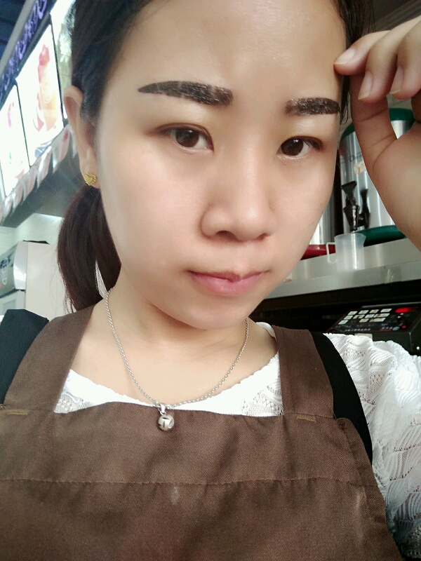 绣过眉毛的宝妈帮我看看?这正常吗?
