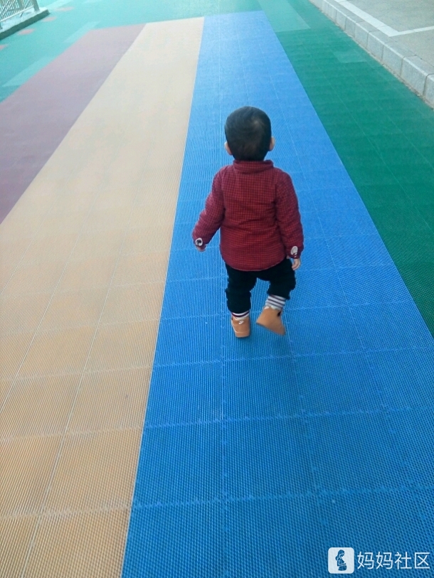 想问问红黄蓝今天股票又跌多少了?