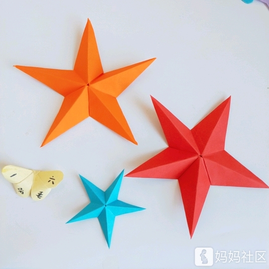 折纸花篮制作:用两张正方形彩纸(亦可为两色)