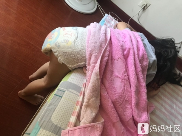 四岁多穿尿不湿的有吗?
