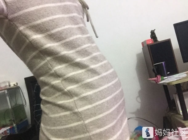 现在是二胎了  感觉很显怀了  一胎怀孕6个多月结婚还不怎么明显