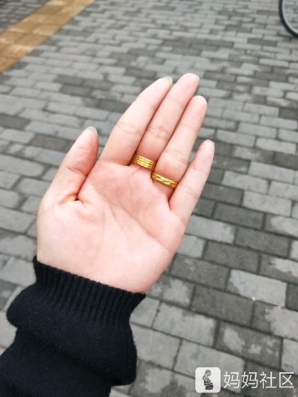 第二天我可怜兮兮的对我大树说、我的两戒指丢了、2个戒指差多11克多左右