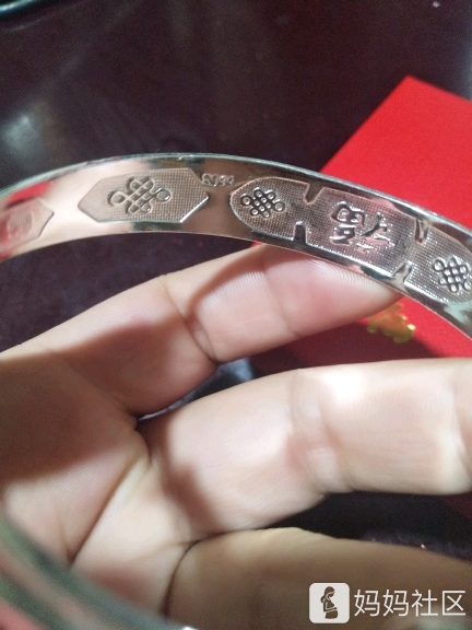 京东上买的银手镯是真的吗