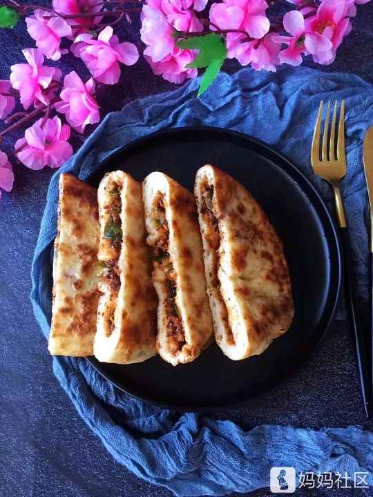 不用发面,不用蒸,百吃不腻猪肉大葱肉饼,酥脆好吃