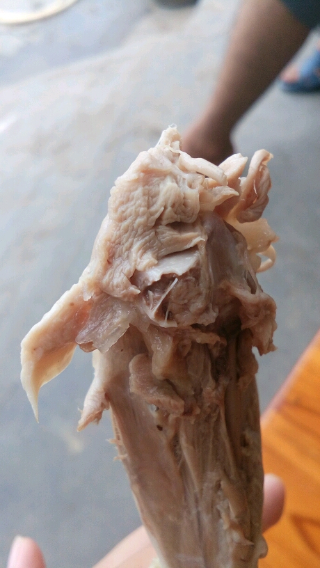 宝宝被鸭腿骨头划到脸有事吗