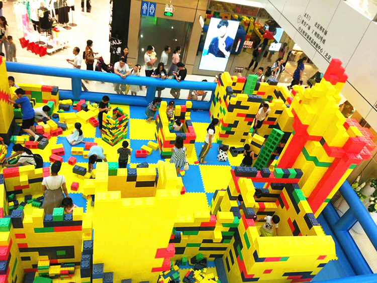 来e-bo儿童乐园,玩大型积木小镇和百万海洋球