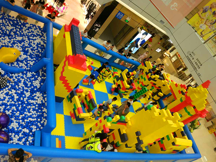 来e-bo儿童乐园,玩大型积木小镇和百万海洋球