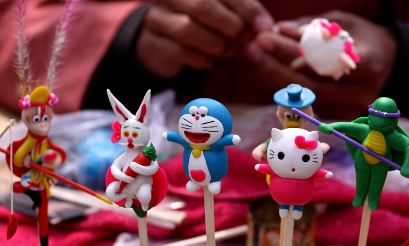 亲子周末小庙会捏面人吹糖人沙画串珠提前过年乐翻天