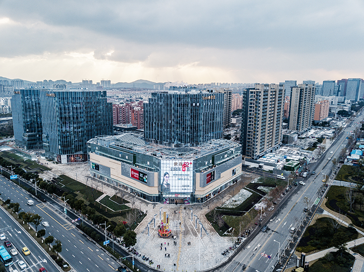 本周六,相约雨花世茂52 !亲子闯关赢草莓,网红草莓花束diy!