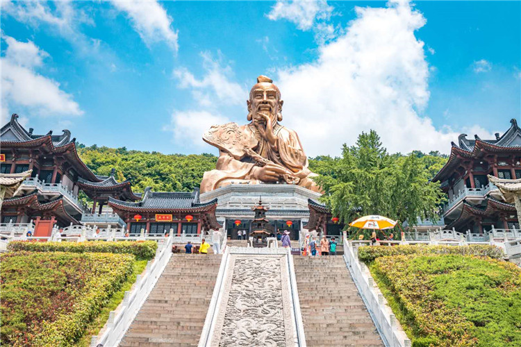 茅山,宝华山2个4a级国家旅游度假景区等,约半小时还可抵达九龙山风景