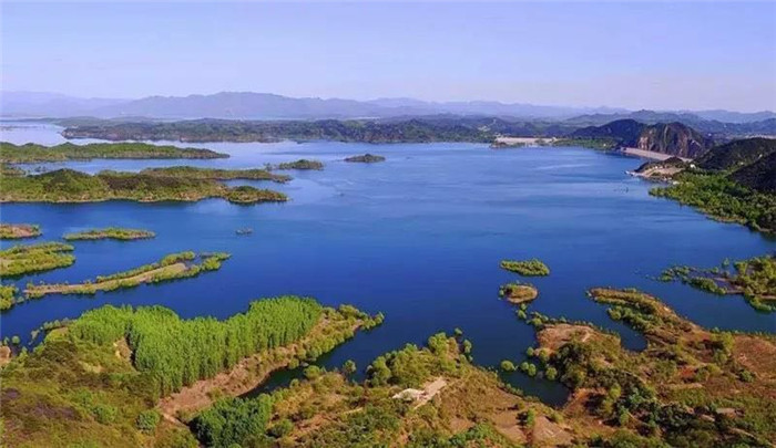 【七天限时抢购】密云日光山谷 | 仅398元抢价值1698元"2大1小轻奢